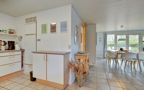 Alrich - 500M from the Sea: Sol, Design Intérieur, Bois, Sol, Plafond, Meubles, Cuisine, Comptoir, Pièce, Parquet