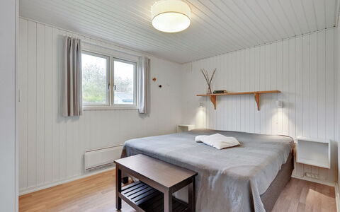 Alrich - 500M from the Sea: Lit, Design Intérieur, Chambre, Mur, Sol, Meubles, Bois, Plafond, Sol, Drap De Lit