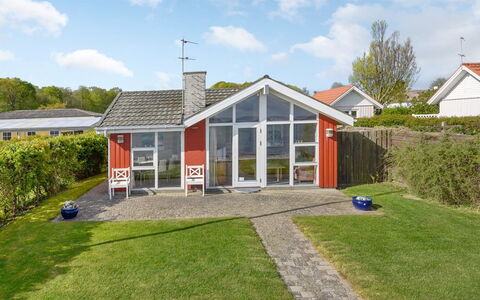 Keti - 5M from the Sea: Bleu, Arbuste, Chalet, Couverture De Sol, Jardin, Biens, Ombre, Aménagement Paysager, Ferme, Eco Hôtel