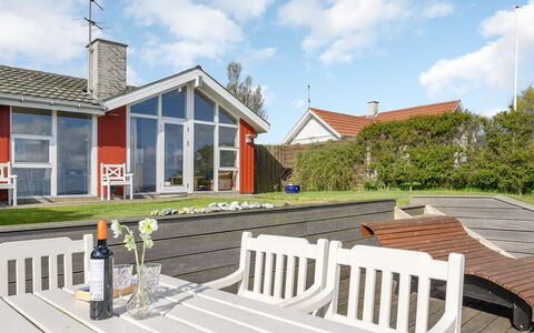 Keti - 5M from the Sea: Bleu, Arbuste, Chalet, Couverture De Sol, Jardin, Biens, Ombre, Aménagement Paysager, Ferme, Eco Hôtel