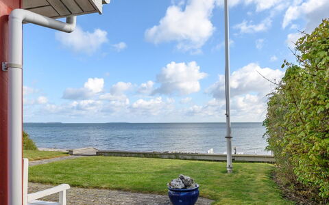 Keti - 5M from the Sea: Bleu, Arbuste, Chalet, Couverture De Sol, Jardin, Biens, Ombre, Aménagement Paysager, Ferme, Eco Hôtel