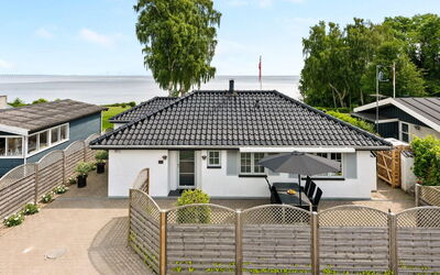 Erok - 100M from the Sea
