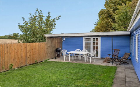 Tana - 5M from the Sea: Bois, Communauté Des Plantes, Lot Terre, Ombre, Matériau Naturel, Batiments Jardin, Cabanon, Structure En Plein Air, Cabane En Rondins