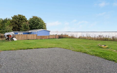 Tana - 5M from the Sea: Bois, Communauté Des Plantes, Lot Terre, Ombre, Matériau Naturel, Batiments Jardin, Cabanon, Structure En Plein Air, Cabane En Rondins