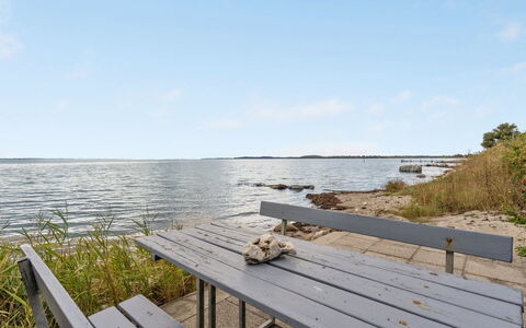 Tana - 5M from the Sea: Bleu, Arbuste, Chalet, Couverture De Sol, Jardin, Biens, Ombre, Aménagement Paysager, Ferme, Eco Hôtel