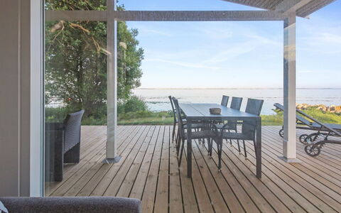 Sasser - 10M from the Sea: Bleu, Arbuste, Chalet, Couverture De Sol, Jardin, Biens, Ombre, Aménagement Paysager, Ferme, Eco Hôtel