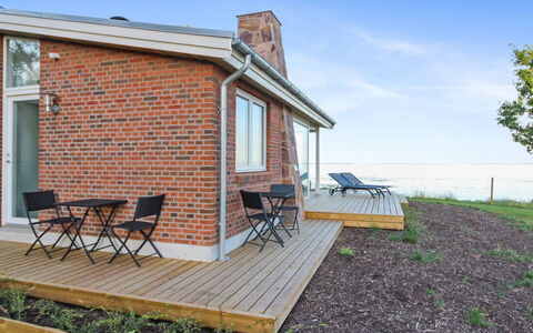 Sasser - 10M from the Sea: Bleu, Arbuste, Chalet, Couverture De Sol, Jardin, Biens, Ombre, Aménagement Paysager, Ferme, Eco Hôtel