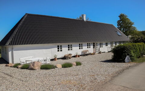 Harre - 300M from the Sea: Bois, Communauté Des Plantes, Lot Terre, Ombre, Matériau Naturel, Batiments Jardin, Cabanon, Structure En Plein Air, Cabane En Rondins