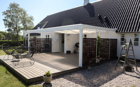 Harre - 300M from the Sea: Meubles, Design Intérieur, Sol, Bois, Sol, Plafond, Parquet, Chaise, Table, Éclairage