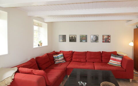 Harre - 300M from the Sea: Meubles, Canapé, Design Intérieur, Sol, Sol, Mur, Bois, Salon, Plafond, Pièce