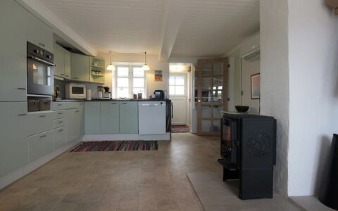 Harre - 300M from the Sea: Sol, Cuisine, Sol, Cabinetry, Design Intérieur, Meubles, Appareil De Cuisine, Bois, Comptoir, Plafond
