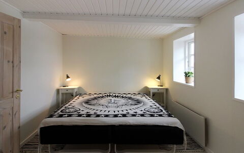 Harre - 300M from the Sea: Lit, Design Intérieur, Chambre, Meubles, Sol, Mur, Sol, Bois, Literie, Plafond