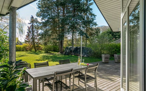 Maira - 150M from the Sea: Arbuste, Lot Terre, Domicile, Jardin, Porche, Ombre, Couverture De Sol, Aménagement Paysager, Biens
