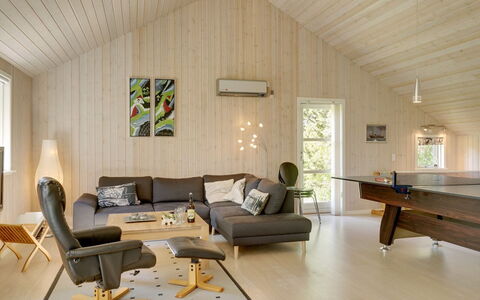 Maira - 150M from the Sea: Meubles, Design Intérieur, Sol, Bois, Canapé, Sol, Salon, Parquet, Plafond, Domicile