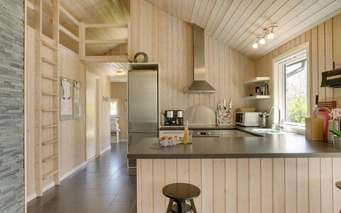 Maira - 150M from the Sea: Cuisine, Design Intérieur, Sol, Comptoir, Bois, Plafond, Luminaire, Meubles, Appareil De Cuisine, Sol