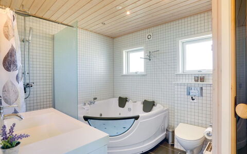 Maira - 150M from the Sea: Luminaire Plomberie, Design Intérieur, Sol, Baignoire, Salle De Bains, Plafond, Sol, Plomberie, Robinet, Domicile