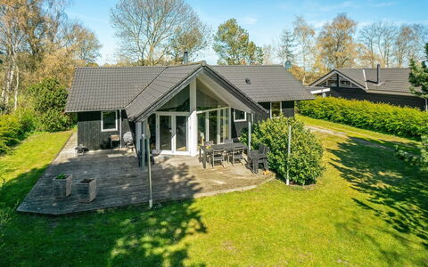 Maira - 150M from the Sea: Herbe, Arbuste, Maison, Jardin, Domicile, Chalet, Lot Terre, Pelouse, Couverture De Sol