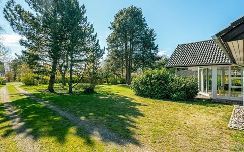 Maira - 150M from the Sea: Herbe, Arbuste, Maison, Jardin, Domicile, Chalet, Lot Terre, Pelouse, Couverture De Sol