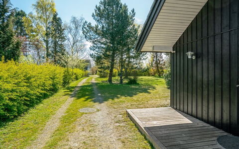 Maira - 150M from the Sea: Herbe, Arbuste, Maison, Jardin, Domicile, Chalet, Lot Terre, Pelouse, Couverture De Sol
