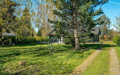 Maira - 150M from the Sea: Herbe, Arbuste, Maison, Jardin, Domicile, Chalet, Lot Terre, Pelouse, Couverture De Sol
