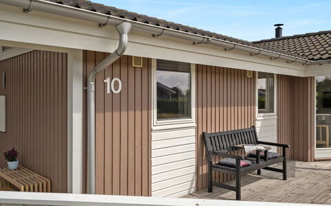 Stefanka - 600M from the Sea: Toit, Maison, Domicile, Chalet, Porte, Siding, Plate-Forme, Porche, Planche, Dur