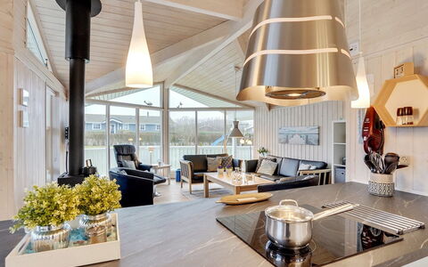 Stefanka - 600M from the Sea: Design Intérieur, Bois, Luminaire, Plafond, Sol, Meubles, Éclairage, Cuisine, Parquet, Sol