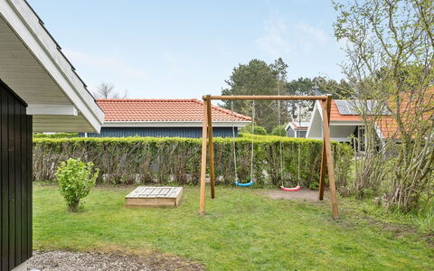 Tore - 200M from the Sea: Toit, Maison, Domicile, Chalet, Siding, Biens, Allée, Batiments Jardin, Cour, Cabanon