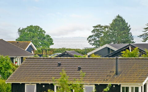 Sisko - 600M from the Sea: Bâtiment, Maison, Toit, Zone Résidentielle, Domicile, Architecture, Chalet, Zone Rurale, Lot Terre, Établissements Humains