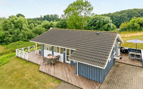 Sisko - 600M from the Sea: Maison, Chalet, Toit, Batiments Jardin, Ombre, Cabanon, Arrière-Cour, Mobilier De Jardin, Cour, Pelouse