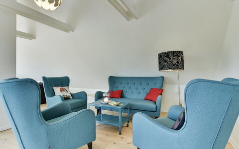 Gunhilda - 200M from the Sea: Meubles, Design Intérieur, Sol, Sol, Chaise, Bois, Pièce, Canapé, Salon, Plafond