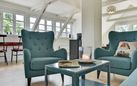 Gunhilda - 200M from the Sea: Meubles, Design Intérieur, Sol, Mur, Sol, Bois, Chaise, Salon, Canapé, Pièce