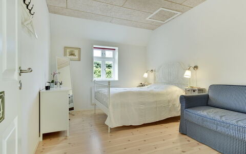 Gunhilda - 200M from the Sea: Design Intérieur, Meubles, Mur, Sol, Sol, Chambre, Lit, Plafond, Bois, Pièce