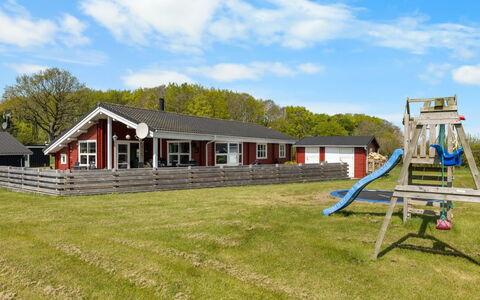 Anneli - 600M from the Sea: Toit, Maison, Domicile, Chalet, Porte, Siding, Plate-Forme, Porche, Planche, Dur