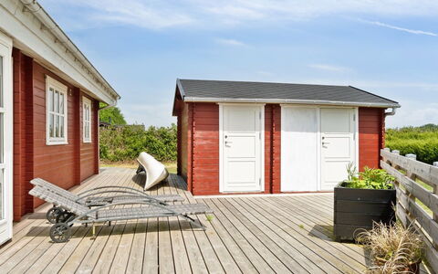 Anneli - 600M from the Sea: Bois, Chalet, Dur, Planche, Tache De Bois, Batiments Jardin, Conception, Cour, Cabane En Rondins, Arrière-Cour