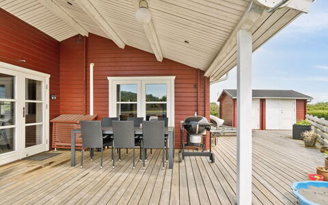 Anneli - 600M from the Sea: Toit, Maison, Domicile, Chalet, Porte, Siding, Plate-Forme, Porche, Planche, Dur