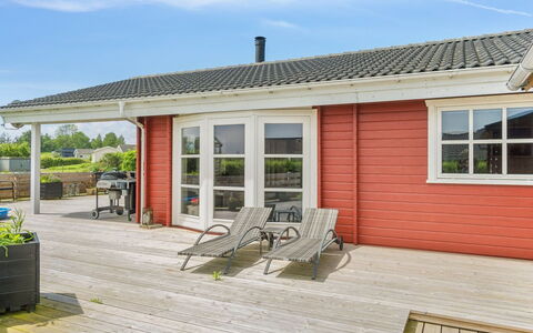 Anneli - 600M from the Sea: Toit, Maison, Domicile, Chalet, Porte, Siding, Plate-Forme, Porche, Planche, Dur