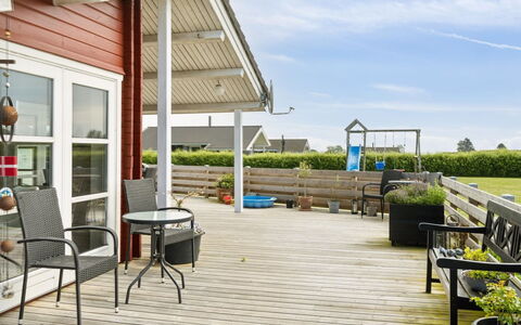 Anneli - 600M from the Sea: Toit, Maison, Domicile, Chalet, Porte, Siding, Plate-Forme, Porche, Planche, Dur