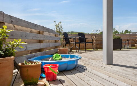 Anneli - 600M from the Sea: Toit, Maison, Domicile, Chalet, Porte, Siding, Plate-Forme, Porche, Planche, Dur