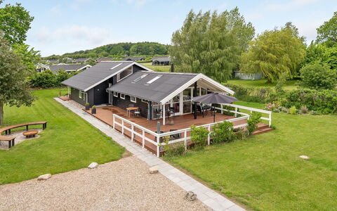 Flicka - 275M from the Sea: Chalet, Domicile, Maison, Toit, Porche, Biens, Siding, Batiments Jardin, Ferme, Cour