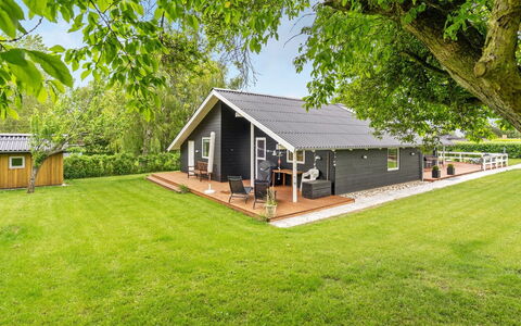 Flicka - 275M from the Sea: Chalet, Domicile, Maison, Toit, Porche, Biens, Siding, Batiments Jardin, Ferme, Cour