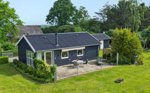Locan - 1.2Km from the Sea: Toit, Maison, Domicile, Chalet, Siding, Biens, Allée, Batiments Jardin, Cour, Cabanon
