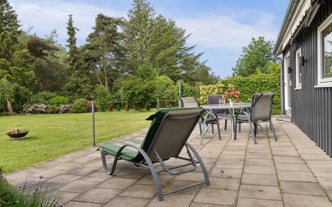 Locan - 1.2Km from the Sea: Toit, Maison, Domicile, Chalet, Siding, Biens, Allée, Batiments Jardin, Cour, Cabanon