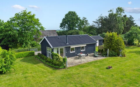 Locan - 1.2Km from the Sea: Toit, Maison, Domicile, Chalet, Siding, Biens, Allée, Batiments Jardin, Cour, Cabanon