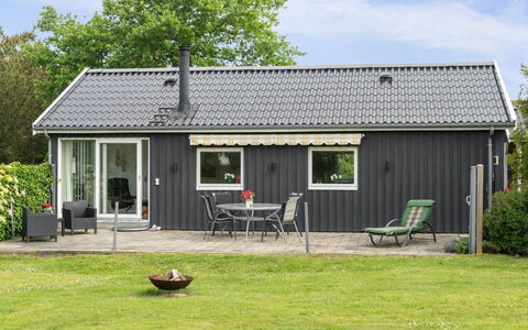 Locan - 1.2Km from the Sea: Toit, Maison, Domicile, Chalet, Siding, Biens, Allée, Batiments Jardin, Cour, Cabanon