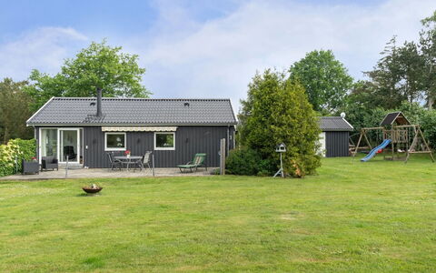 Locan - 1.2Km from the Sea: Toit, Maison, Domicile, Chalet, Siding, Biens, Allée, Batiments Jardin, Cour, Cabanon