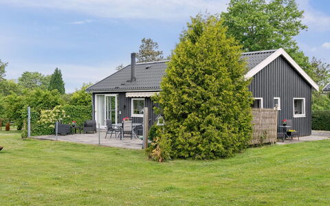 Locan - 1.2Km from the Sea: Toit, Maison, Domicile, Chalet, Siding, Biens, Allée, Batiments Jardin, Cour, Cabanon