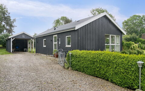 Locan - 1.2Km from the Sea: Maison, Toit, Chalet, Arbuste, Domicile, Couverture De Sol, Siding, Porte, Jardin, Ferme