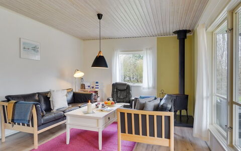 Felisa - 300M from the Sea: Meubles, Design Intérieur, Sol, Sol, Bois, Plafond, Parquet, Pièce, Salon, Canapé