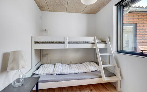 Emin - 100M from the Sea: Lit, Chambre, Design Intérieur, Mur, Sol, Sol, Bois, Meubles, Drap De Lit, Literie