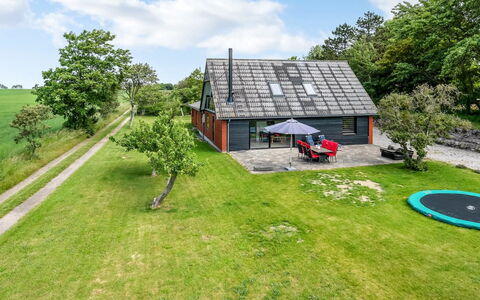 Emin - 100M from the Sea: Herbe, Prairie, Domicile, Chalet, Zone Rurale, Jardin, Couverture De Sol, Pelouse, Prairie